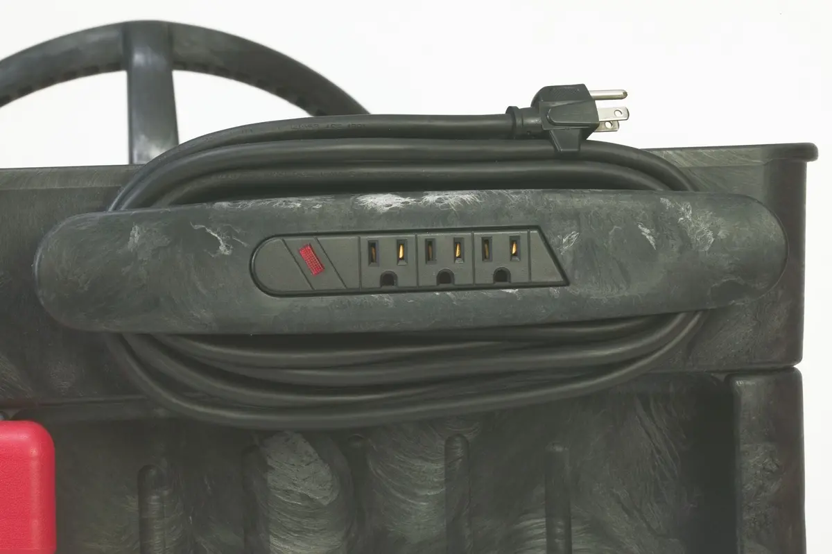 Rubbermaid 3 Outlet, Surge Protected Power Strip Black 1