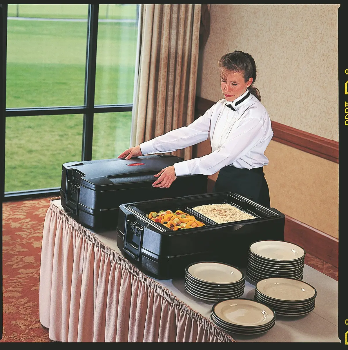 Rubbermaid 50 Insulated Carrier Black For Food Pan 1