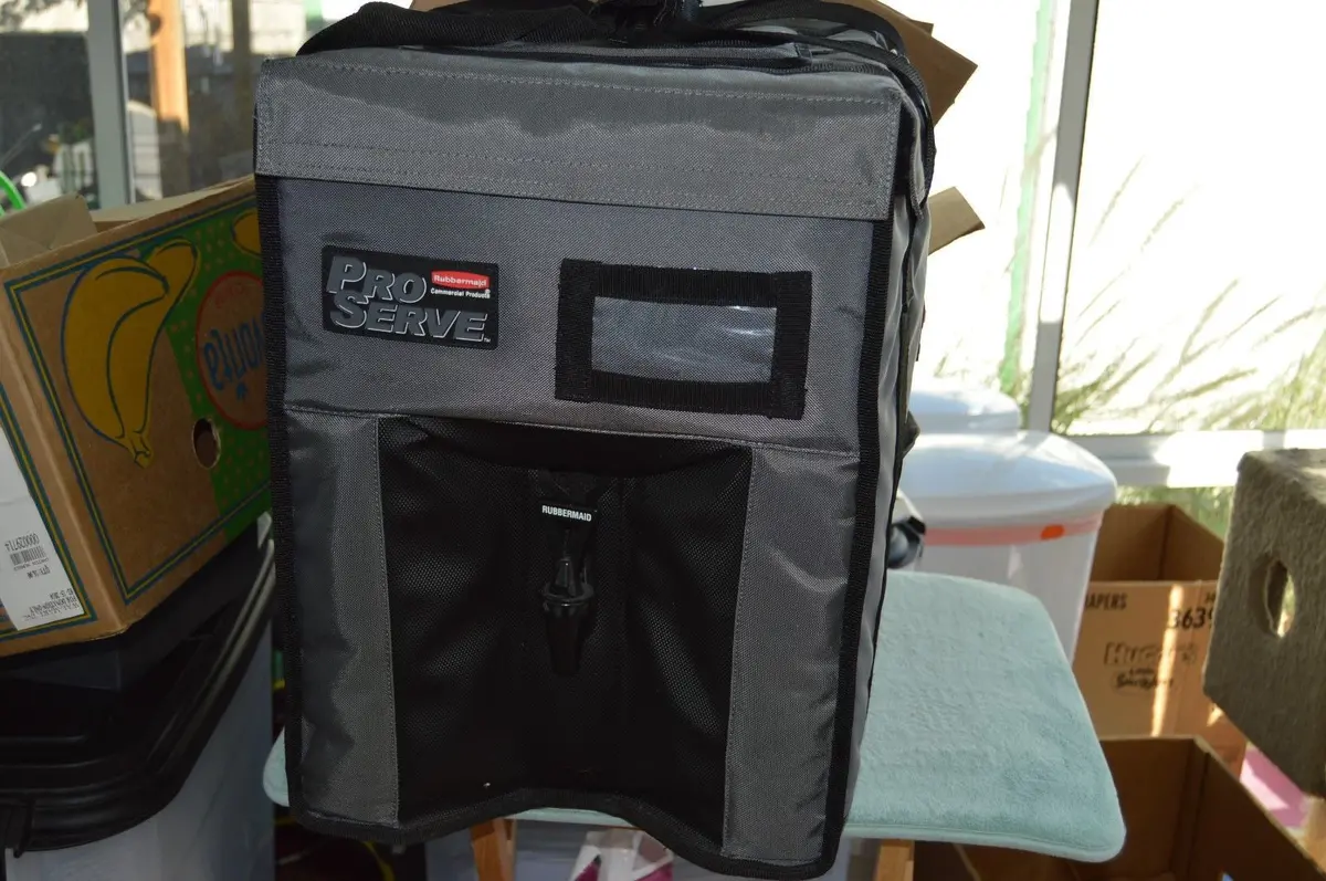 Rubbermaid Hot & Cold Beverage Dispenser 52.1X36.8X53.3Cm 20Ltr 1