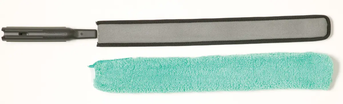 Rubbermaid 28.75"Qc Flexible Duster Wand Black W/Microfiber Sleeve Green 1