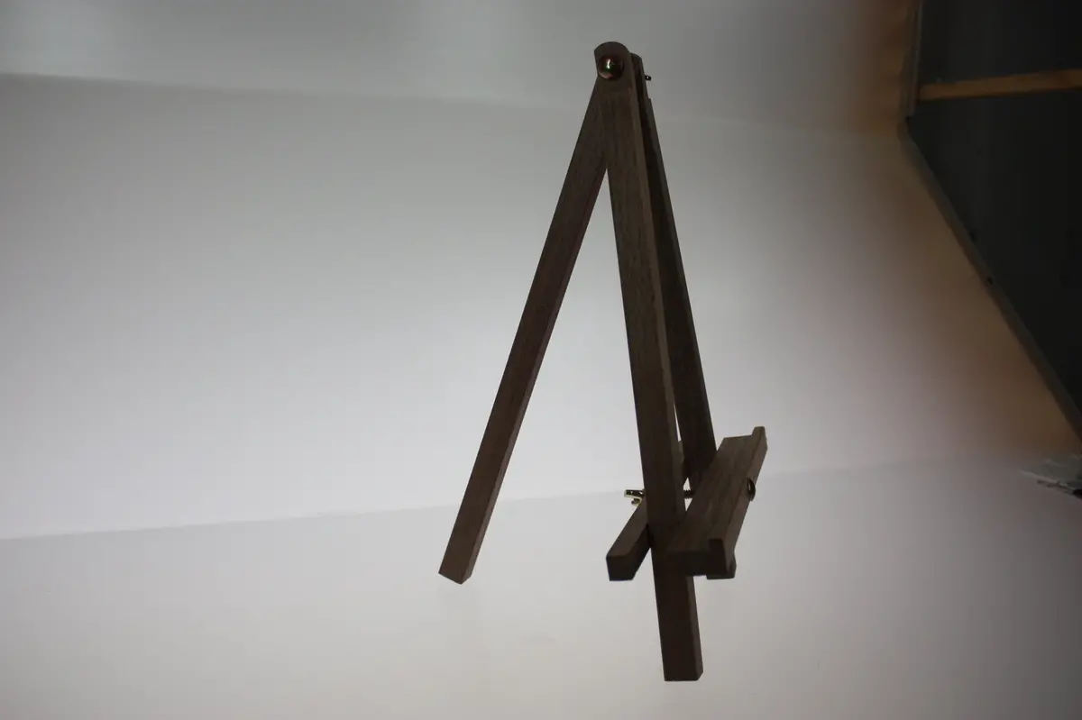 11" Mahogany Easel 2
