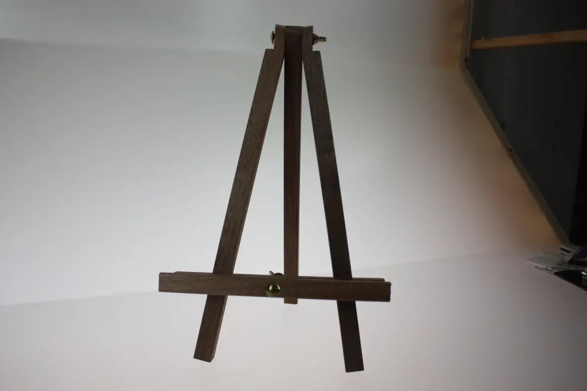 11" Mahogany Easel 1