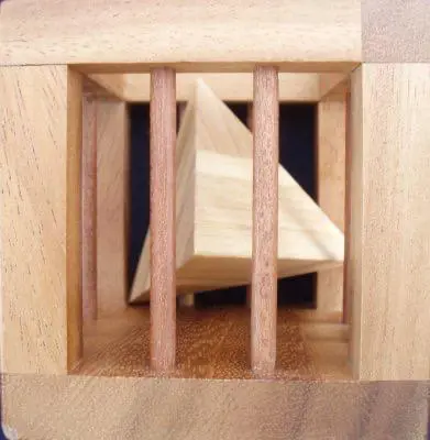 Pyramid Cage Large 2