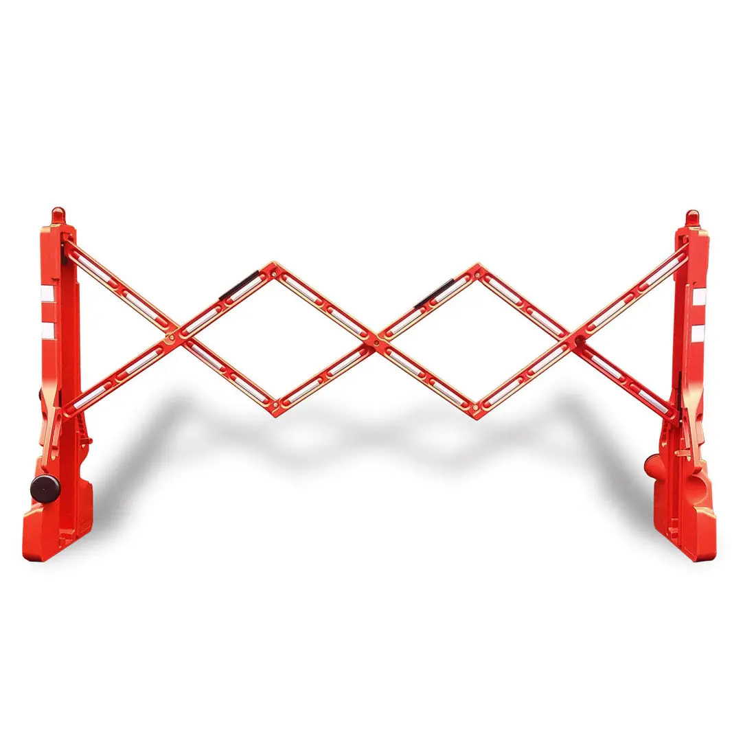 Portable Water-Filled Expandable Plastic Road Safety Barrier 1
