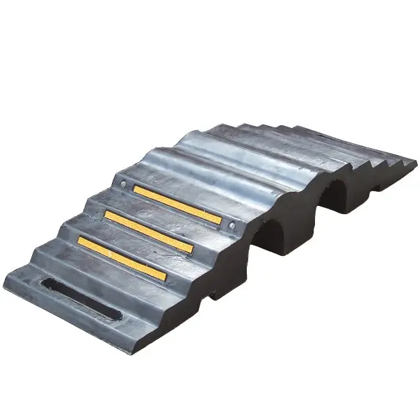 Rubber Fire Hose Bridge Protector Ramp Channel Size 100X100mm,30 Tons 1