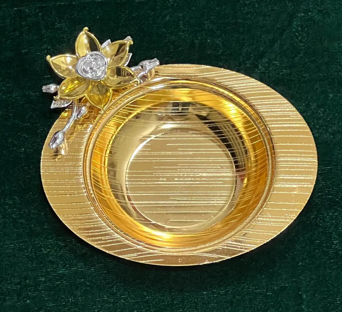 Hiluxe Gold Plated Designer Premium Deep Platter, Tray, Oval | Decorative | Ideal For Serving, Gifting, Decoration | Gift Box 1