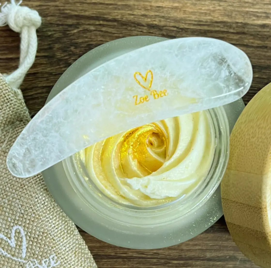 Zoe Bee Crystal Spatula 1