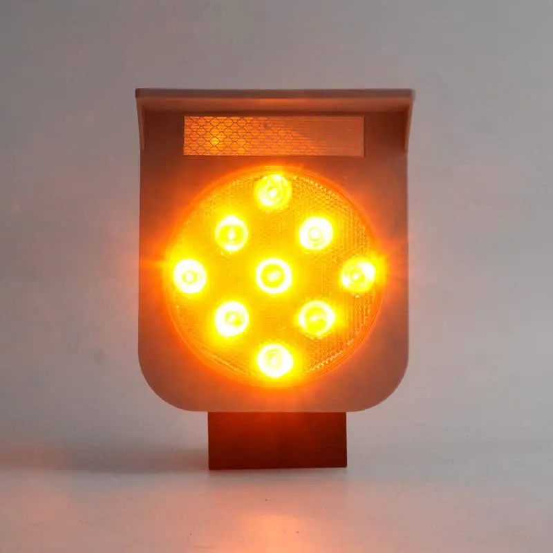 Solar Powered Barricade Warning Light For Traffic Cone & Guardrail 2