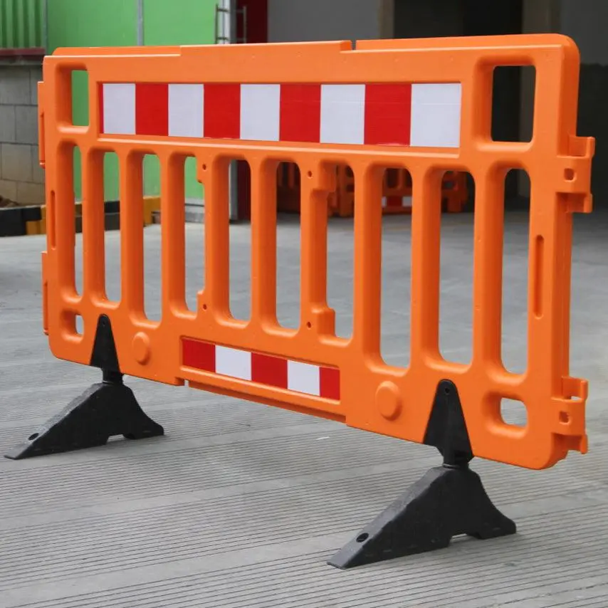 2 Meter Plastic Road Barrier With Swivel Feet 2