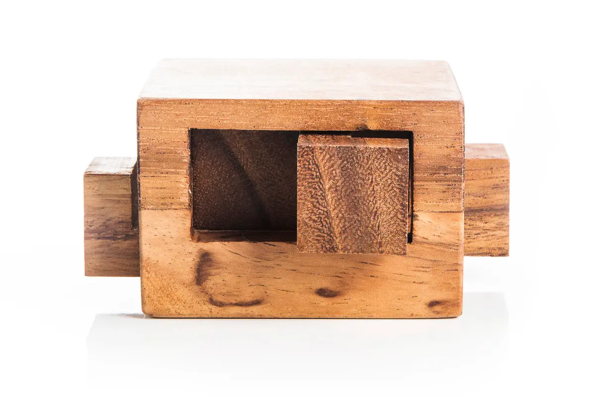 Tricky Drawer - 4 Piece Burr Puzzle In A Box 1